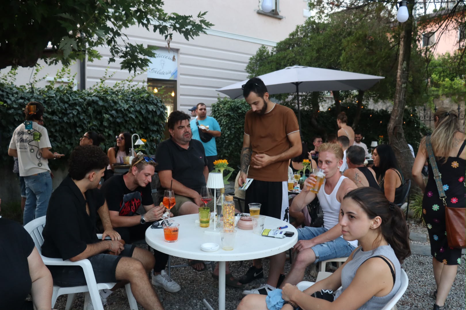 Una serata in giardino